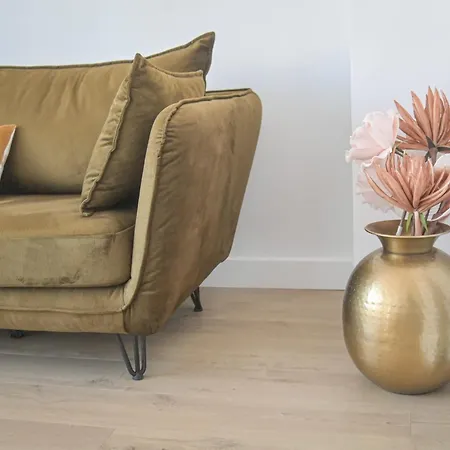 Helena - Bright 2br Trottel By Foot - By Tgb *