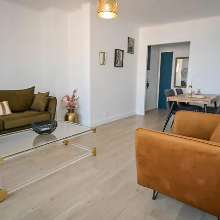 Helena - Bright 2br Trottel By Foot - By Tgb *